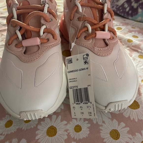 Adidas OZWEEGO - Picture 2 of 3